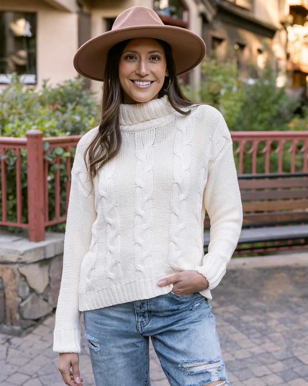 G&L Ivory Cable Knit Sweater